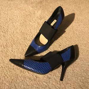 Micheal kors; mid high heel, blue, used